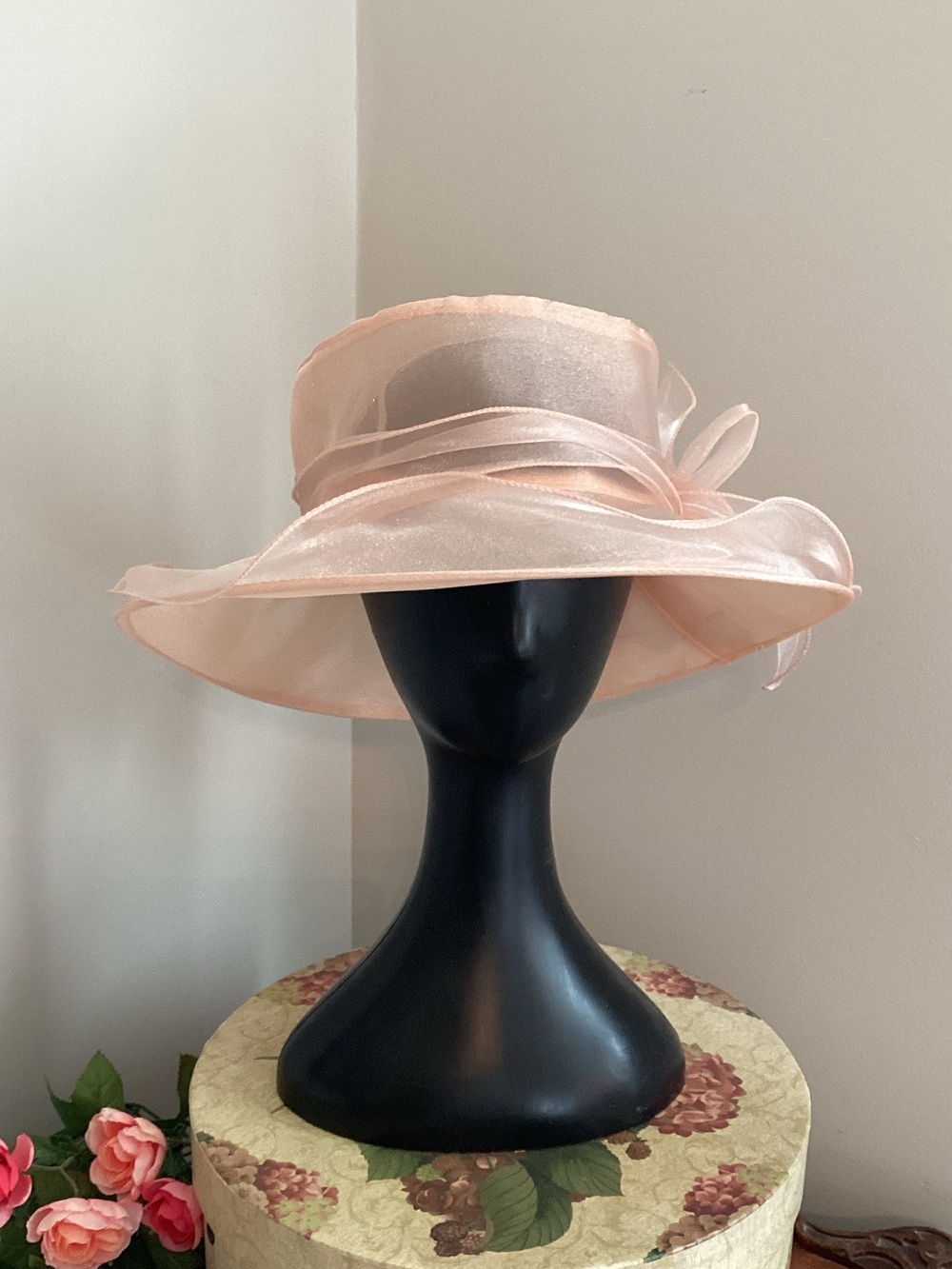 Elegant Organza Blush Organza Wide-Brim Hat Tea Parties, Horse Derby’s - Picture 2 of 9
